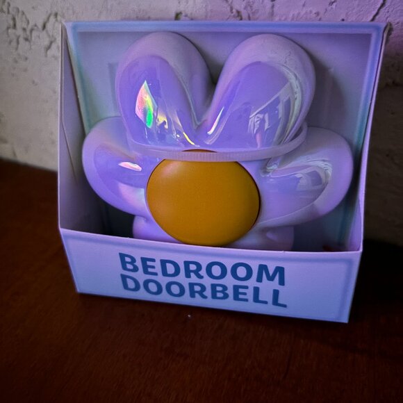 Target Bullseye Playground Daisy Flower Bedroom Doorbell - Picture 1 of 2